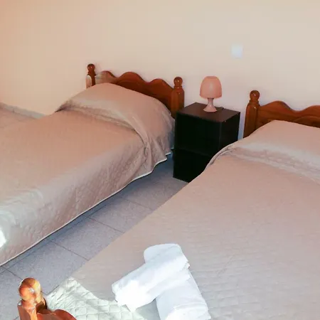 Nikolas View House *