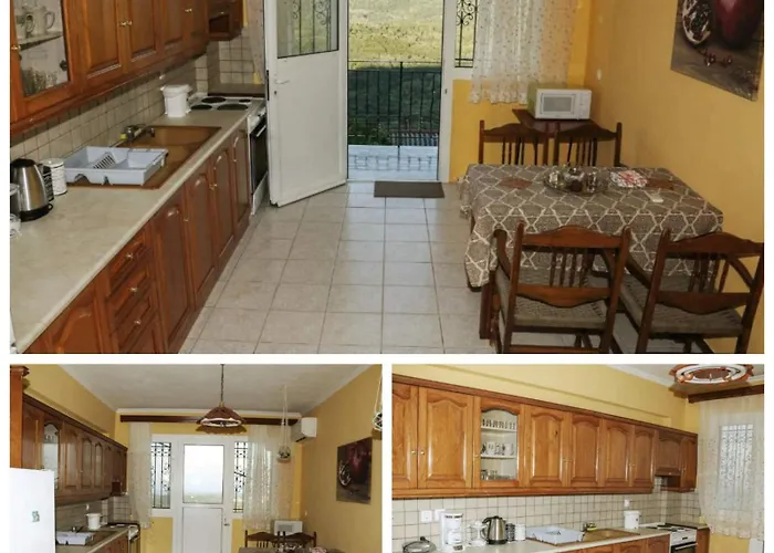 Nikolas View House *