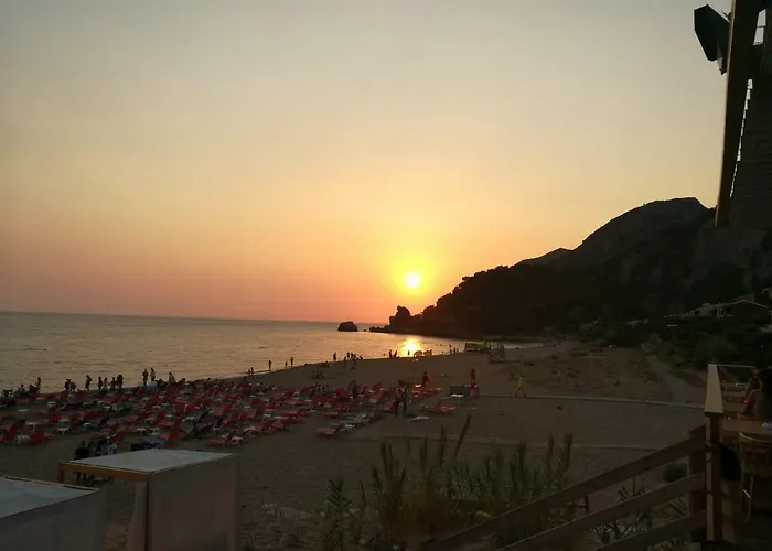 Nikolas View House *