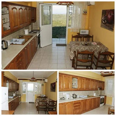 Nikolas View House *